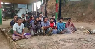 উখিয়ায় স্থানীয় ঘেরে মাছ ধরার সময় ১৯ রোহিঙ্গা নাগরিক আটক